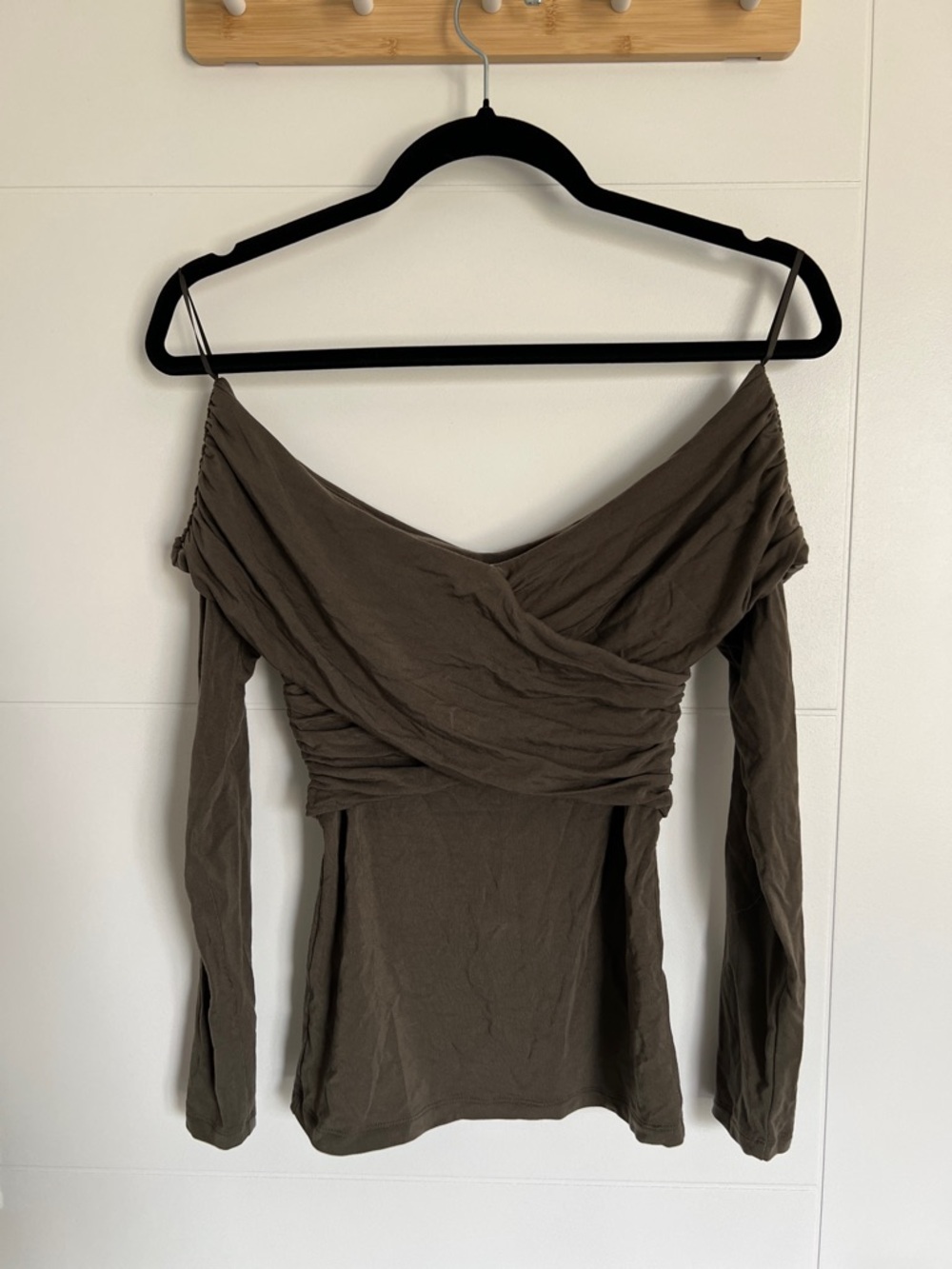 Wilfred Olive-Brown Off-Shoulder Long Sleeve Top